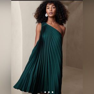 Banana Republic never worn one shoulder mini dress in emerald green size XXL